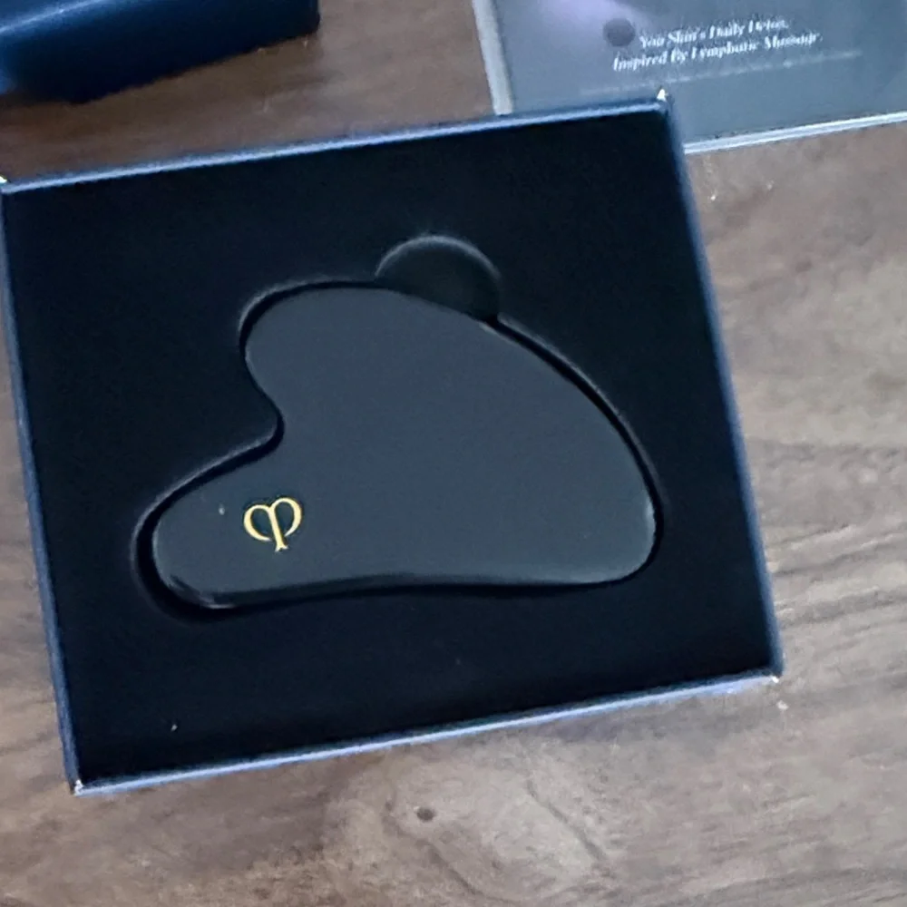 cle de peau elegant navy